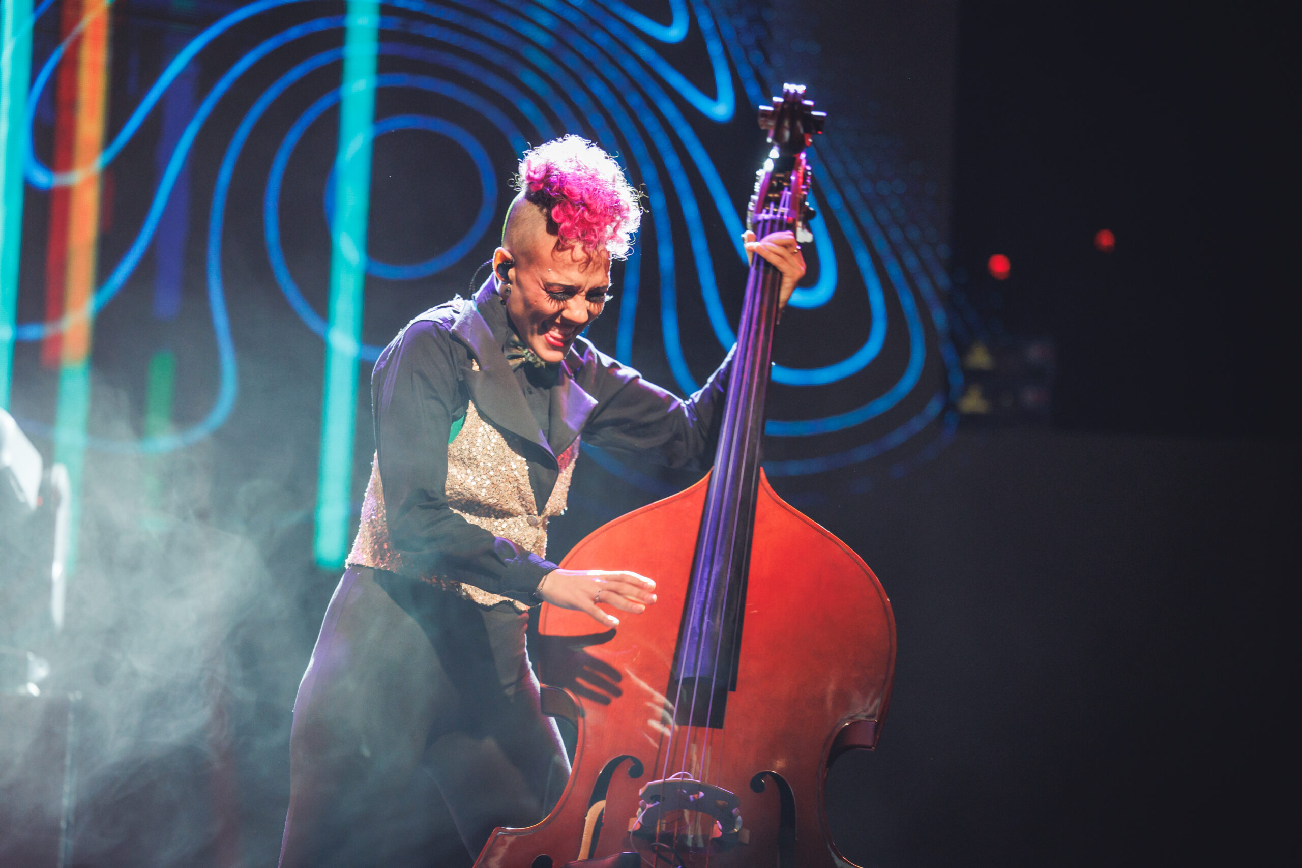 alt="musico-chelo-wah"