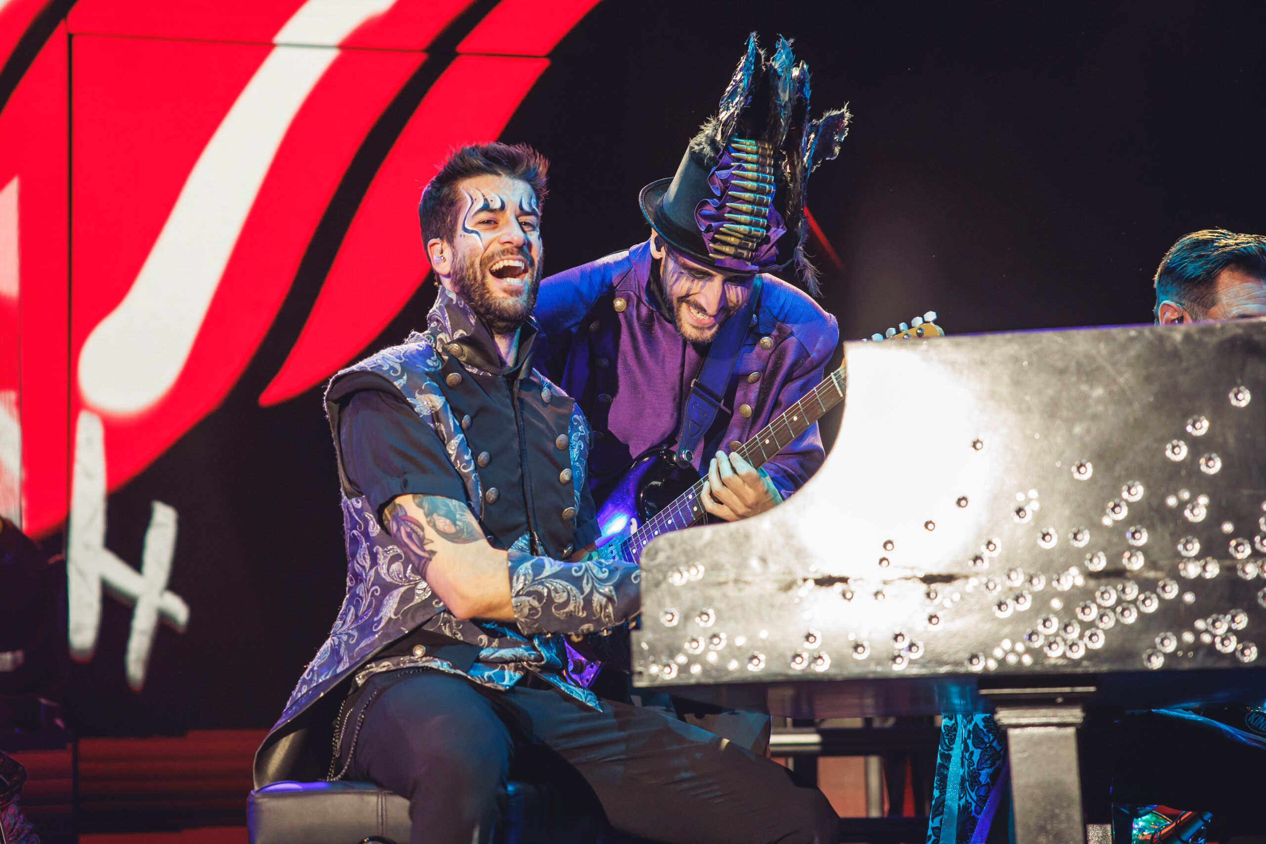 Pianista tocando un piano de cola en WAH Show