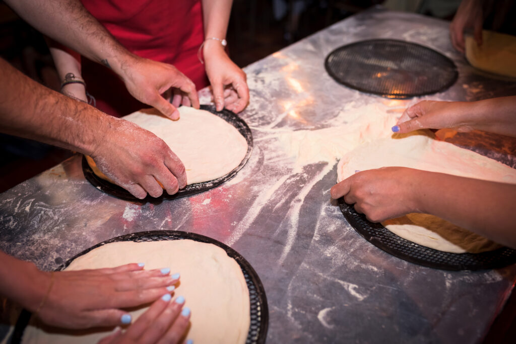 Experiencia gastronómica haciendo pizza