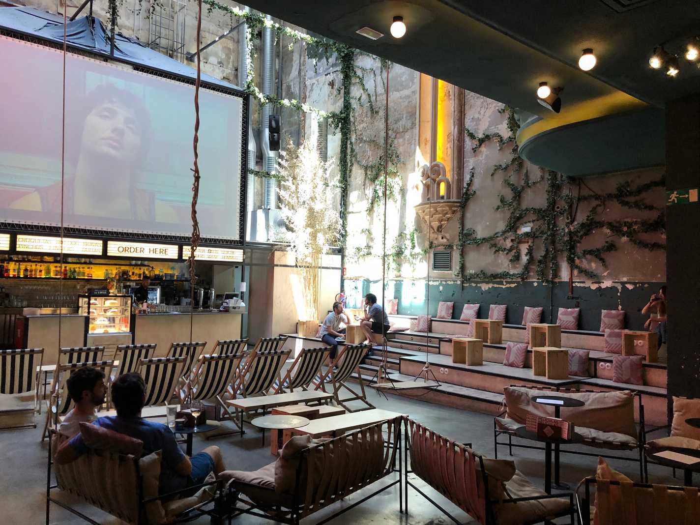 sala de cine premium diferente en Madrid para días lluviosos