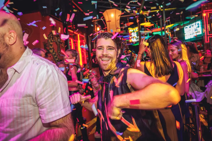 Fiesta y confeti en WAH