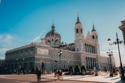Catedral de la Almudena en Madrid durante el puente de noviembre